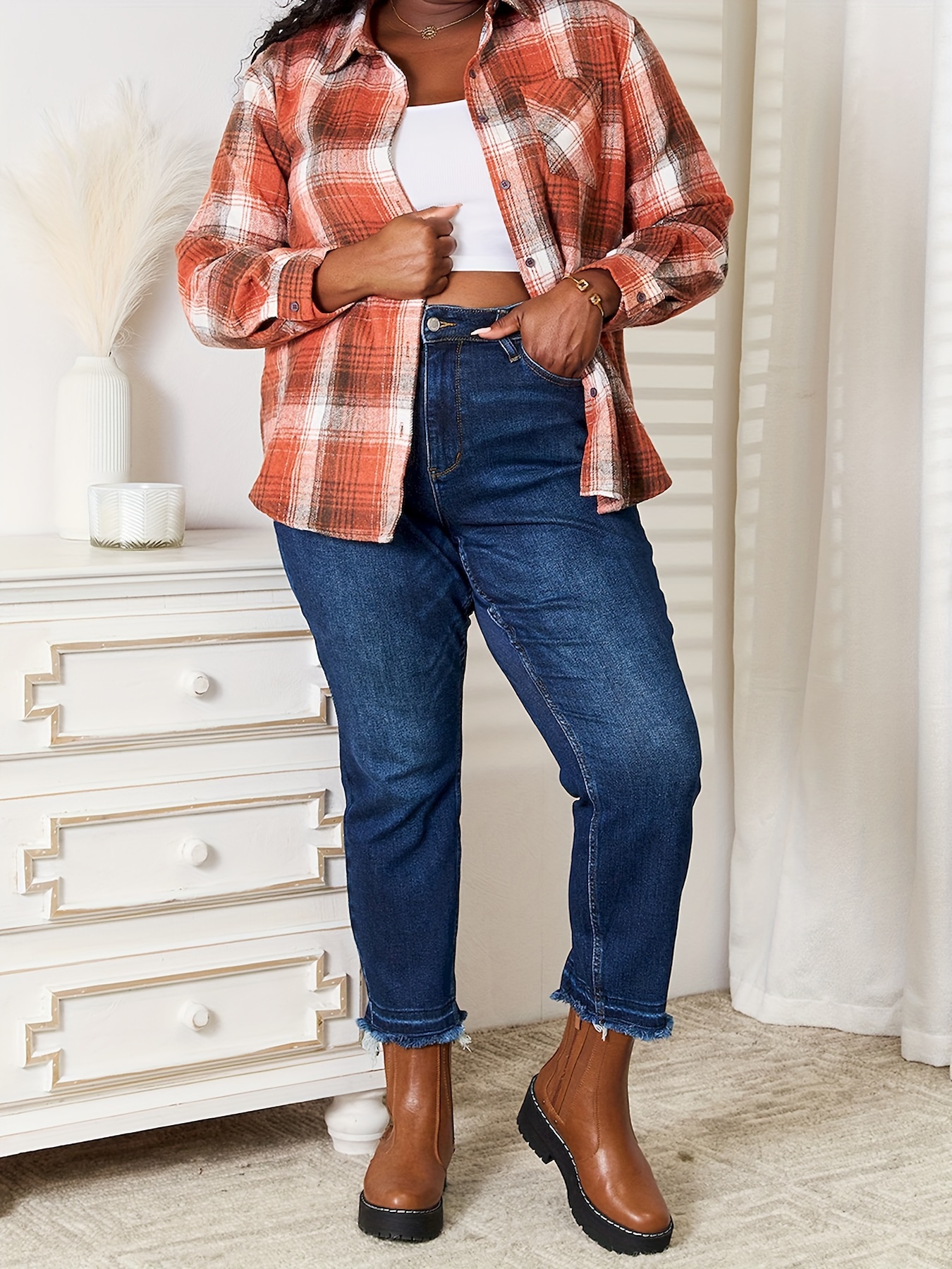   plaid collared neck long sleeve shirt details 3